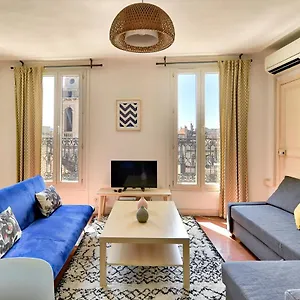 https://le-republique-balcon-sur-le-vieux-port.fr-provencehotel.com