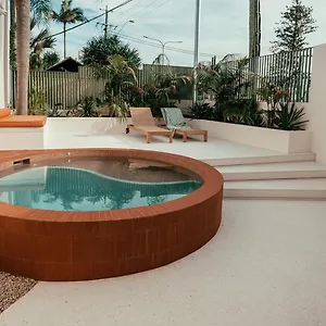 https://motel-the-cheshire-cat-boutique.queenslandhotels.net